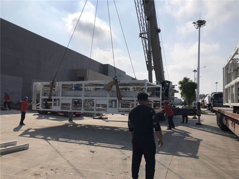 光伏设备38吨层压机吊装卸车气垫搬运定位