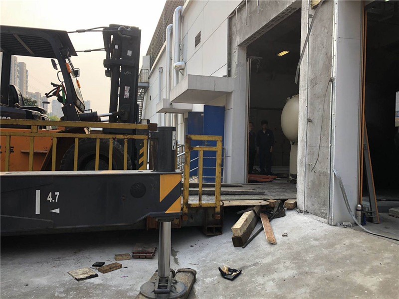 空调主机及冰水机主机吊装上楼搬运定位