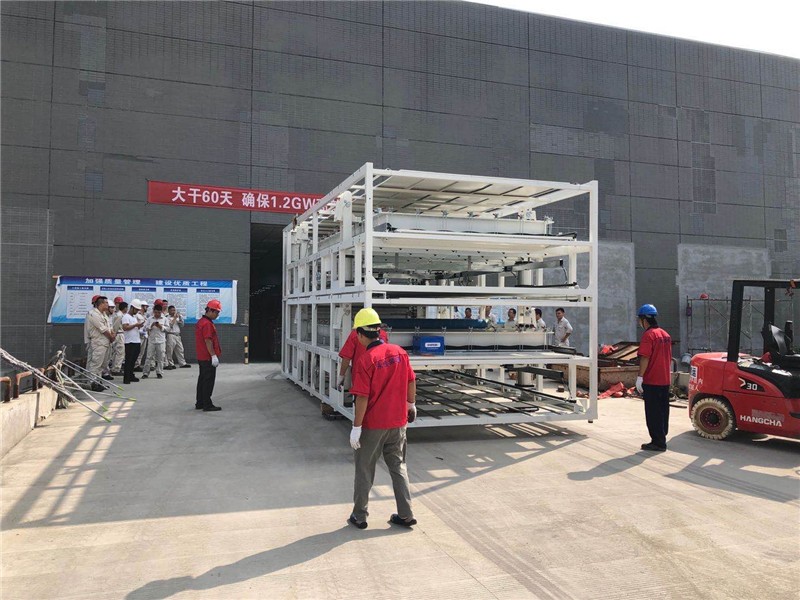 光伏设备38吨层压机吊装卸车气垫搬运定位