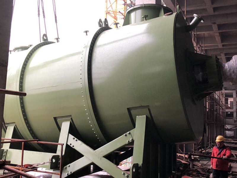 55吨大型黄花机吊装上楼定位