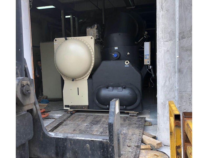 空调主机及冰水机主机吊装上楼搬运定位