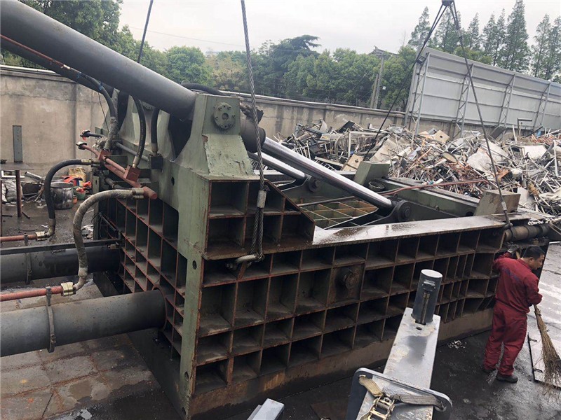 油压机设备吊装卸车，工厂搬迁